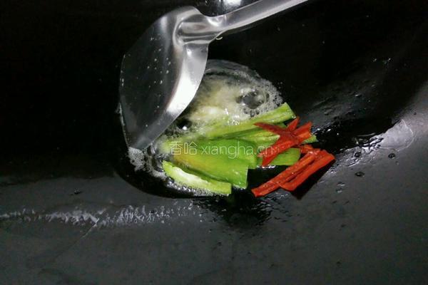 双椒空心菜杆炒火腿的做法图解4