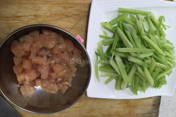 鸡肉炒芹菜的做法图解2