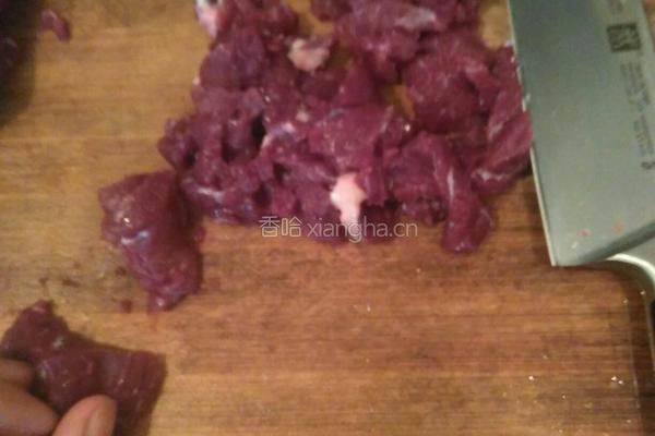 尖椒炒牛肉的做法图解1