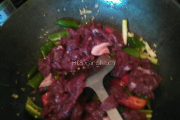 尖椒炒牛肉的做法图解6
