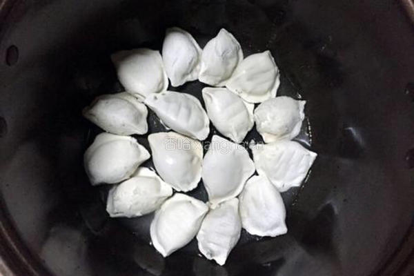 电饭煲煎饺的做法图解4