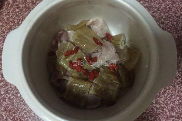 花胶瘦肉汤的做法图解2