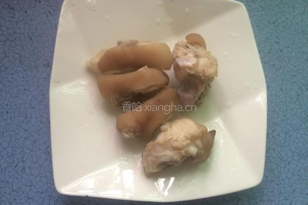 猪蹄黄豆汤的做法图解4