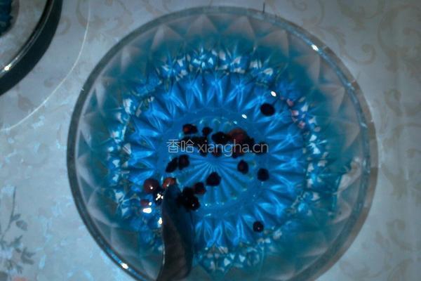 五味子枸杞茶的做法图解3