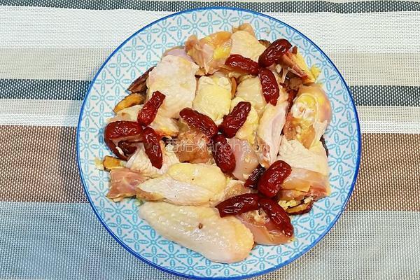 红枣蒸鸡的做法图解5