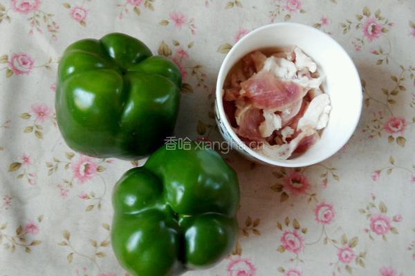 青椒炒肉的做法图解1