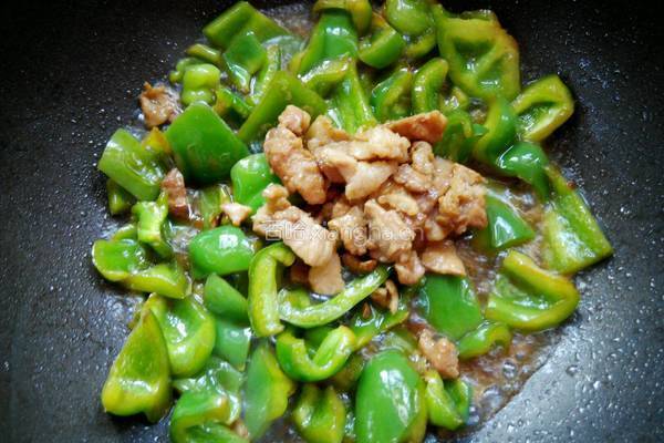 青椒炒肉的做法图解9