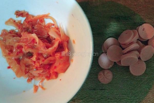 韩式辣白菜炒饭的做法图解1