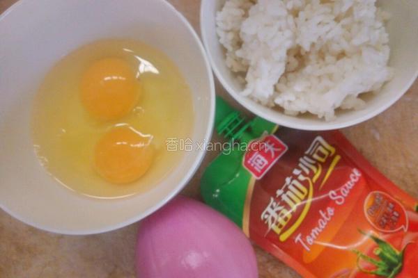 番茄酱炒饭的做法图解1