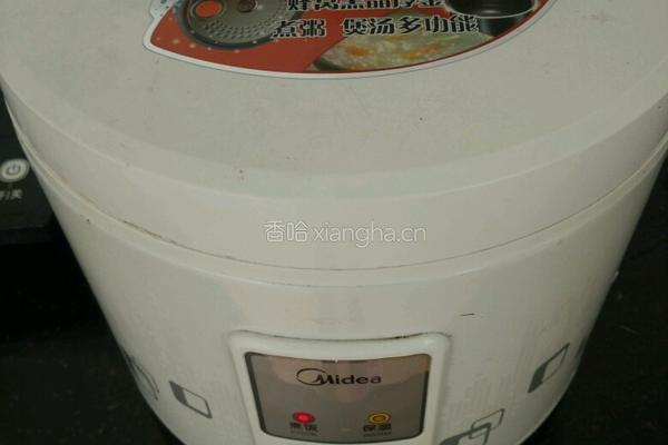 香菇腊肠土豆焖饭的做法图解8
