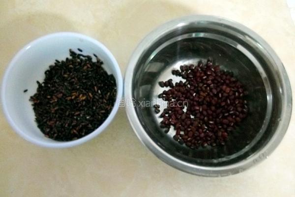 红豆黑糯米粥的做法图解1