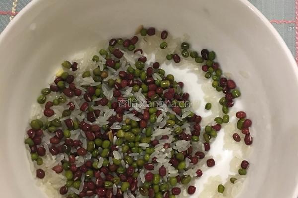 三豆粥的做法图解2