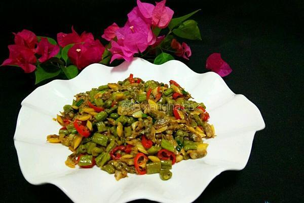 蚬肉炒豆角的做法图解12