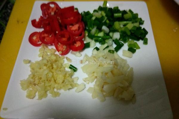 蚬肉炒豆角的做法图解2