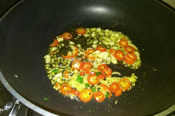 蚬肉炒豆角的做法图解7