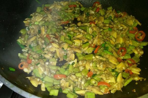 蚬肉炒豆角的做法图解11