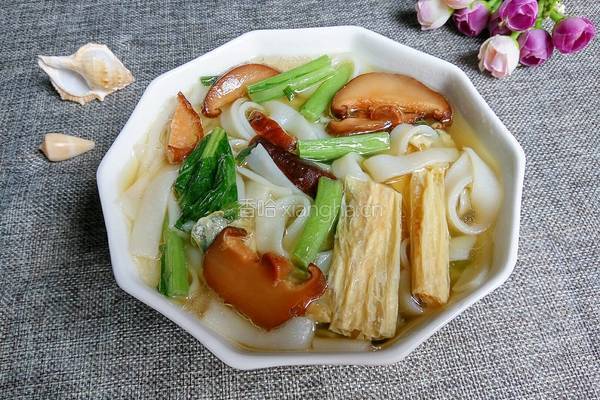 腐竹香菇汤河粉的做法图解9