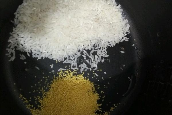 绿豆薏米芡实粥的做法图解1