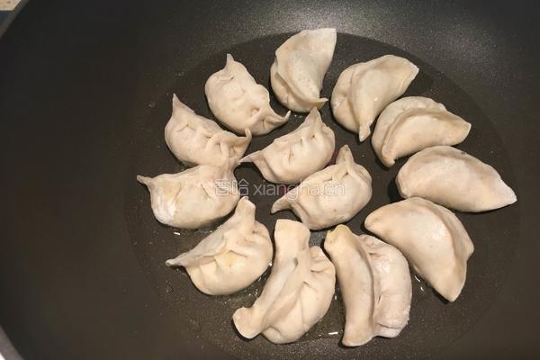 锅贴饺子的做法图解2