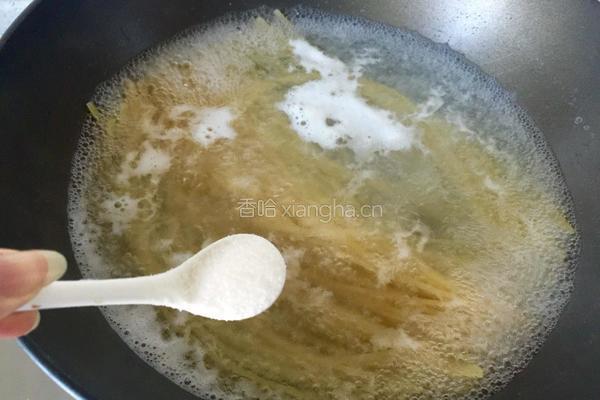 经典意大利肉酱面的做法图解3