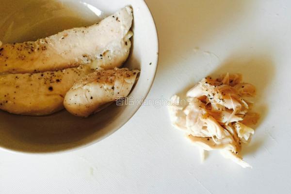 鸡肉牛油果彩蔬沙拉的做法图解3