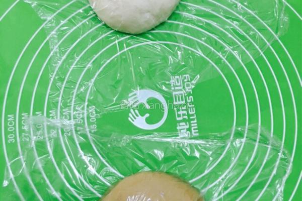 红豆蛋黄酥的做法图解2