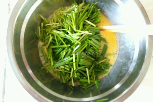 鸭蛋炒韭菜的做法图解3