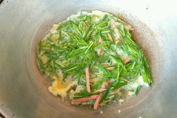 鸭蛋炒韭菜的做法图解5