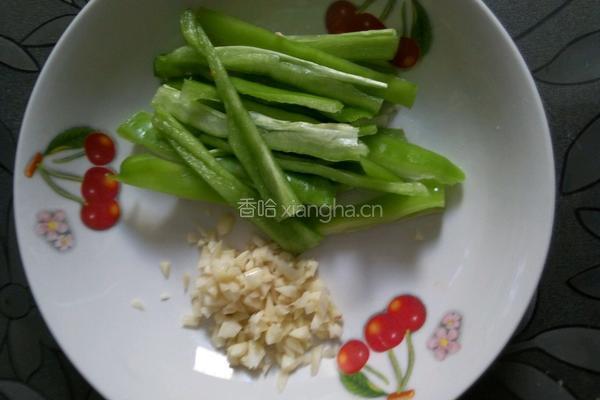 蒜香红肠的做法图解2
