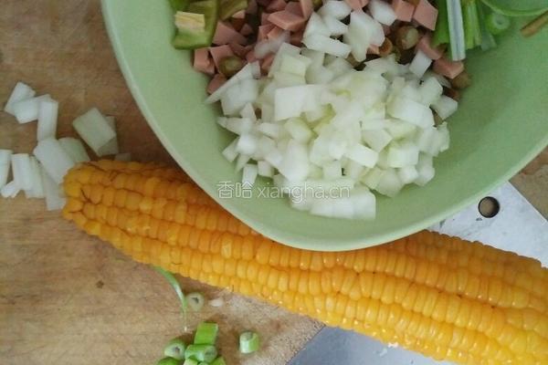 火腿青豆炒玉米的做法图解1