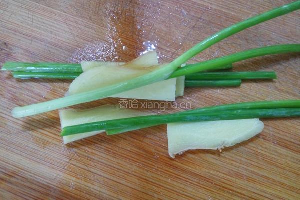 干炸小鲫鱼的做法图解2