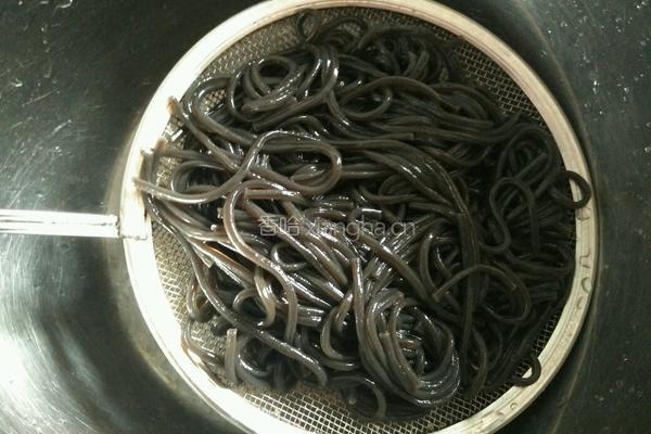 凉拌蕨根粉丝的做法图解6