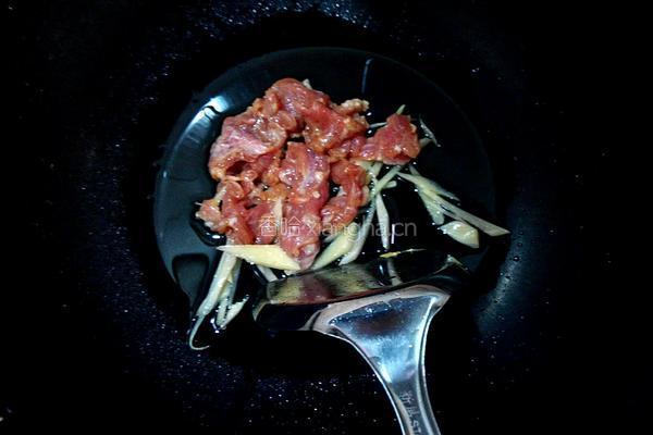 油豆腐炒瘦肉的做法图解4