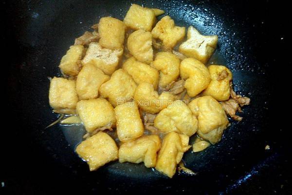 油豆腐炒瘦肉的做法图解6