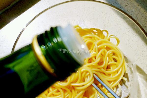 奶油口蘑培根意面的做法图解3