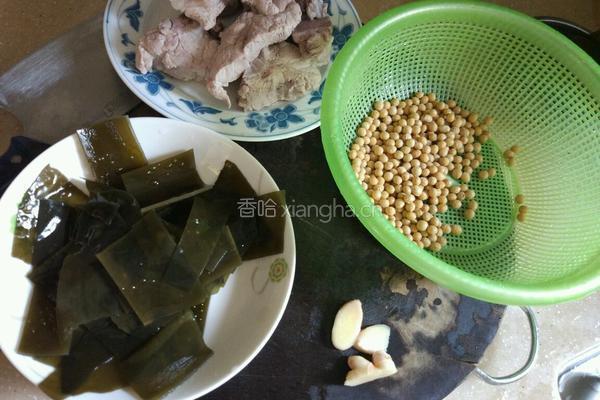黄豆海带排骨汤的做法图解4
