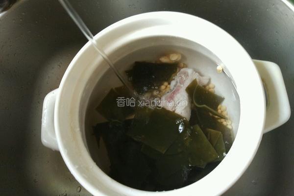 黄豆海带排骨汤的做法图解5