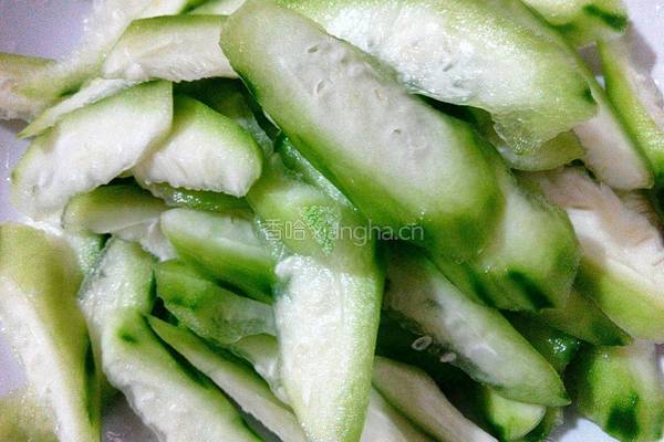 炒丝瓜的做法图解1