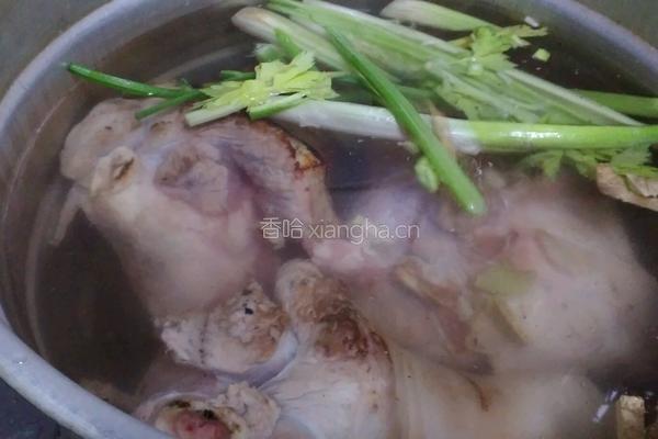 扒肘子的做法图解3