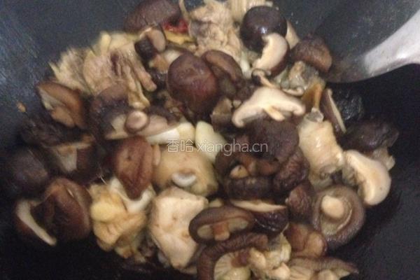 香菇土豆焖鸡块的做法图解7
