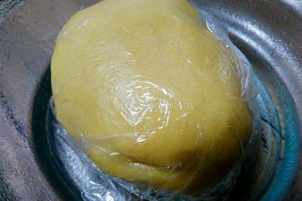 广式豆沙蛋黄月饼的做法图解10