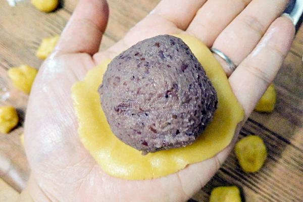 广式豆沙蛋黄月饼的做法图解17