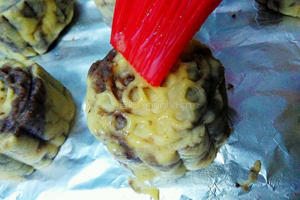 广式豆沙蛋黄月饼的做法图解23