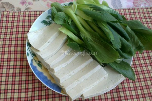 油豆腐炒青菜的做法图解1