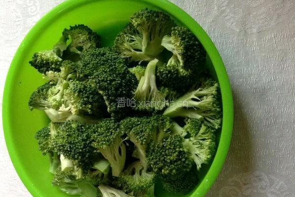 炝西兰花的做法图解2