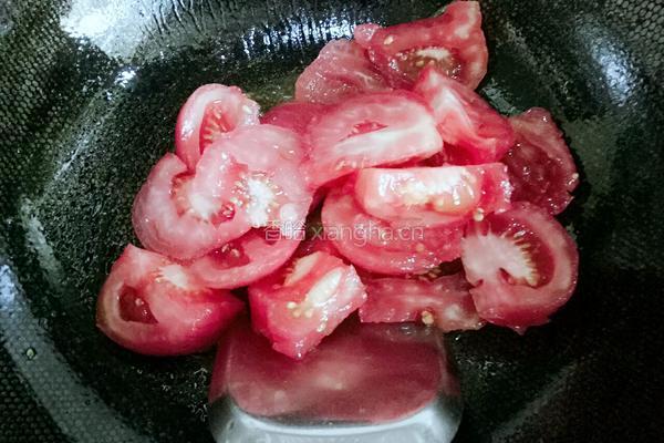 西红柿炒蘑菇鸡蛋浇汁手擀面的做法图解6