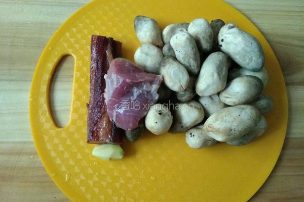 瘦肉腊肉炒草姑的做法图解1