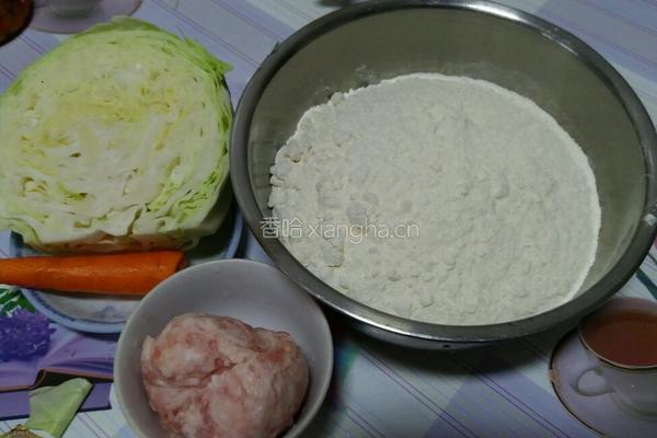 圆白菜猪肉馅饺子的做法图解1