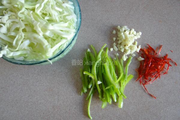 凉拌包菜丝的做法图解2