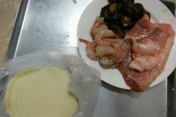 香菇猪肉馅饺子的做法图解1